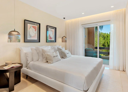 APARTAMENTO FAMILIAR EN PRIMERA LÍNEA DE PLAYA EN VENTA EN ESTEPONA ESTE