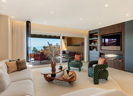 APARTAMENTO FAMILIAR EN PRIMERA LÍNEA DE PLAYA EN VENTA EN ESTEPONA ESTE