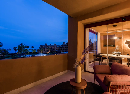 APARTAMENTO EN PRIMERA LÍNEA DE PLAYA EN VENTA EN ESTEPONA ESTE
