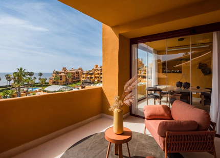 APARTAMENTO EN PRIMERA LÍNEA DE PLAYA EN VENTA EN ESTEPONA ESTE