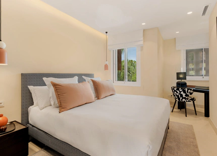 APARTAMENTO EN PRIMERA LÍNEA DE PLAYA EN VENTA EN ESTEPONA ESTE