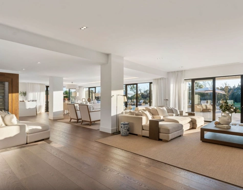 Villa en venta en Los Naranjos Golf, Nueva Andalucia