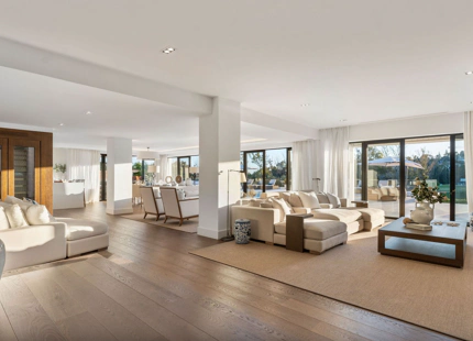 FABULOUS FRONTLINE GOLF VILLA FOR SALE IN LOS NARANJOS, NUEVA ANDALUCIA