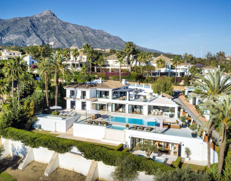 Villa en venta en Los Naranjos Golf, Nueva Andalucia