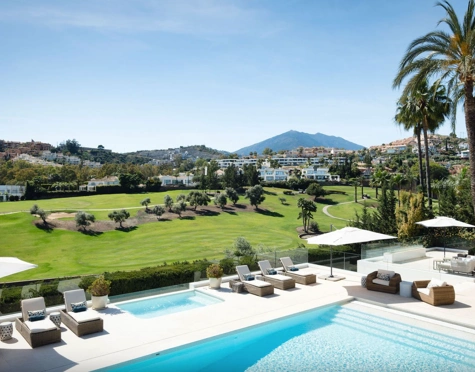 Villa en venta en Los Naranjos Golf, Nueva Andalucia