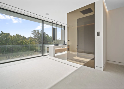 VILLA NUEVA EN VENTA EN LA MILLA DE ORO, MARBELLA