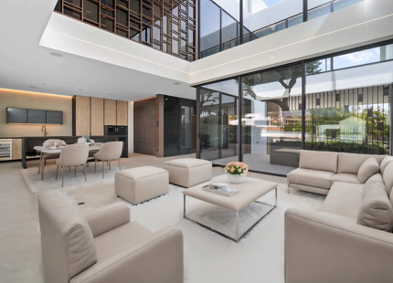 VILLA NUEVA EN VENTA EN LA MILLA DE ORO, MARBELLA