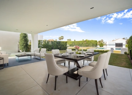 VILLA NUEVA EN VENTA EN LA MILLA DE ORO, MARBELLA