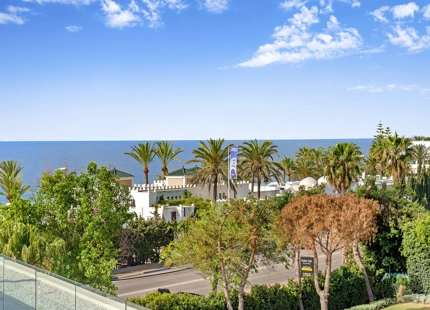 VILLA NUEVA EN VENTA EN LA MILLA DE ORO, MARBELLA