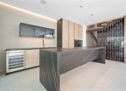 VILLA NUEVA EN VENTA EN LA MILLA DE ORO, MARBELLA