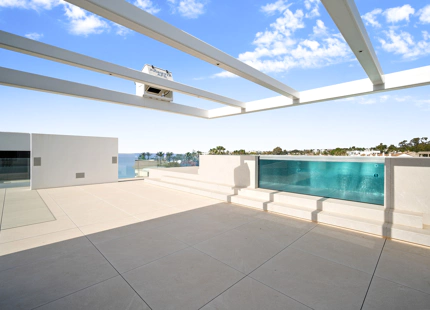 VILLA NUEVA EN VENTA EN LA MILLA DE ORO, MARBELLA