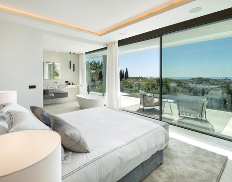 Villa for sale in La Quinta, Benahavis