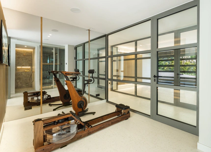 VILLA MODERNA CON IMPRESIONANTES AMENIDADES EN VENTA EN LA QUINTA