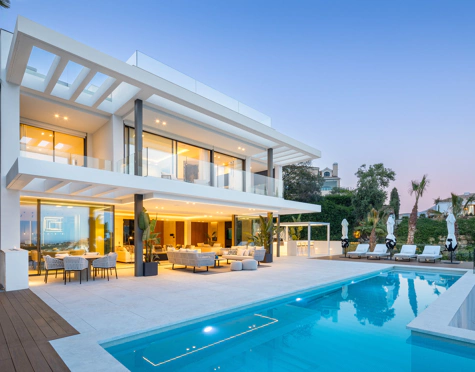 VILLA MODERNA CON IMPRESIONANTES AMENIDADES EN VENTA EN LA QUINTA