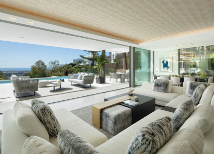 VILLA MODERNA CON IMPRESIONANTES AMENIDADES EN VENTA EN LA QUINTA