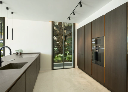 VILLA MODERNA CON IMPRESIONANTES AMENIDADES EN VENTA EN LA QUINTA