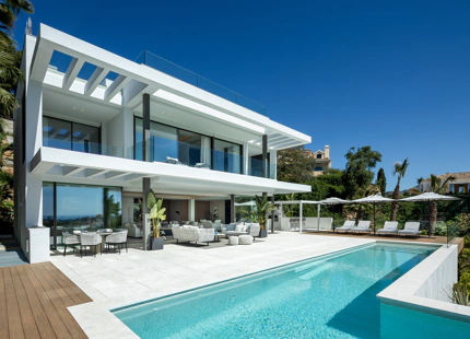 VILLA MODERNA CON IMPRESIONANTES AMENIDADES EN VENTA EN LA QUINTA