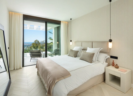 VILLA MODERNA CON IMPRESIONANTES AMENIDADES EN VENTA EN LA QUINTA