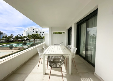 APARTAMENTO TRANQUILO DE DOS DORMITORIOS EN VENTA EN ESTEPONA