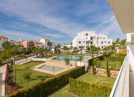 APARTAMENTO TRANQUILO DE DOS DORMITORIOS EN VENTA EN ESTEPONA