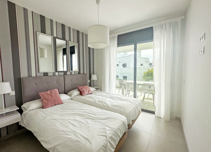 APARTAMENTO TRANQUILO DE DOS DORMITORIOS EN VENTA EN ESTEPONA