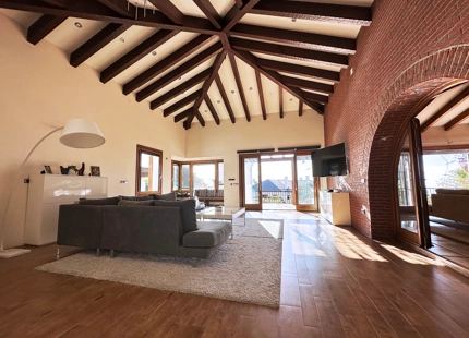 ENCANTADORA VILLA ANDALUZA EN VENTA EN SIERRA BLANCA, MARBELLA