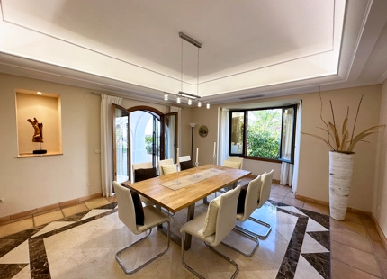 ENCANTADORA VILLA ANDALUZA EN VENTA EN SIERRA BLANCA, MARBELLA