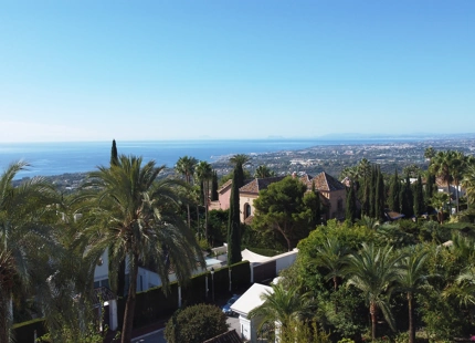 ENCANTADORA VILLA ANDALUZA EN VENTA EN SIERRA BLANCA, MARBELLA