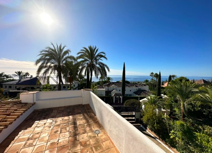 ENCANTADORA VILLA ANDALUZA EN VENTA EN SIERRA BLANCA, MARBELLA