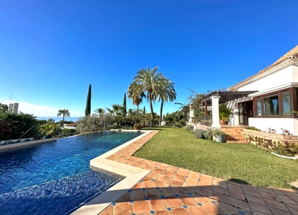 ENCANTADORA VILLA ANDALUZA EN VENTA EN SIERRA BLANCA, MARBELLA
