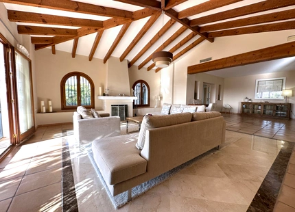 ENCANTADORA VILLA ANDALUZA EN VENTA EN SIERRA BLANCA, MARBELLA