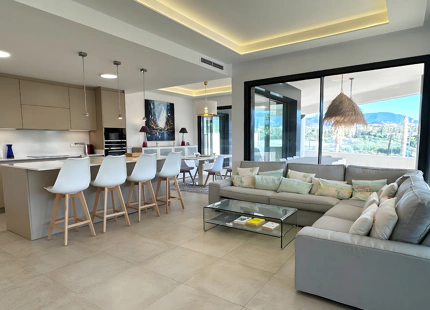 APARTAMENTO DE DISEÑO EN VENTA EN CAMPANARIO HILLS ESTEPONA