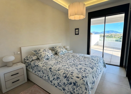 APARTAMENTO DE DISEÑO EN VENTA EN CAMPANARIO HILLS ESTEPONA