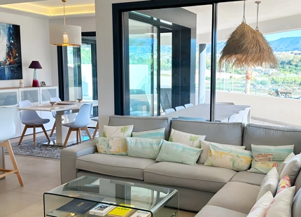 APARTAMENTO DE DISEÑO EN VENTA EN CAMPANARIO HILLS ESTEPONA