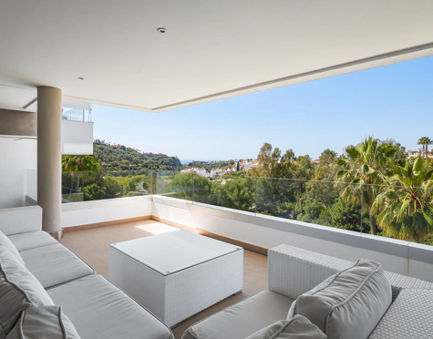 APARTAMENTO CONTEMPORANEO CON VISTAS PANORAMICAS EN VENTA EN BENAHAVIS