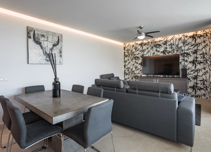 CONTEMPORARY APARTMENT WITH PANORAMIC VIEWS FOR SALE IN BENAHAVIS