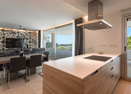 CONTEMPORARY APARTMENT WITH PANORAMIC VIEWS FOR SALE IN BENAHAVIS