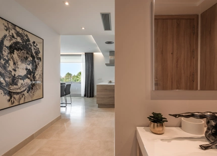 CONTEMPORARY APARTMENT WITH PANORAMIC VIEWS FOR SALE IN BENAHAVIS
