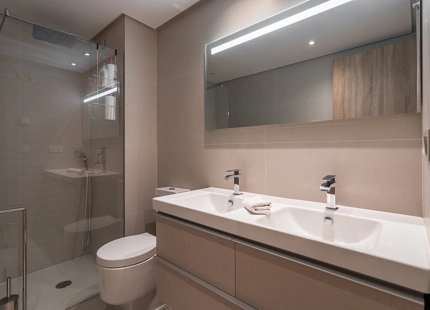 CONTEMPORARY APARTMENT WITH PANORAMIC VIEWS FOR SALE IN BENAHAVIS
