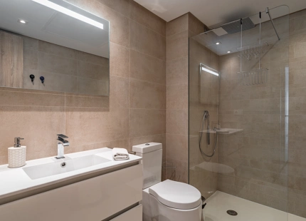 CONTEMPORARY APARTMENT WITH PANORAMIC VIEWS FOR SALE IN BENAHAVIS