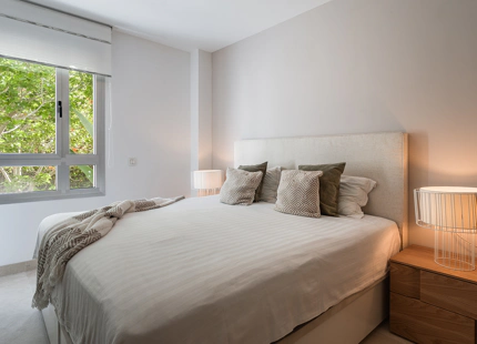 CONTEMPORARY APARTMENT WITH PANORAMIC VIEWS FOR SALE IN BENAHAVIS