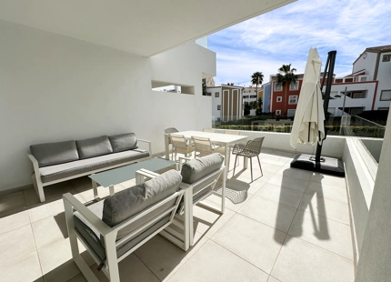 APARTAMENTO LUMINOSO EN VENTA EN ESTEPONA