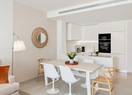 APARTAMENTO LUMINOSO EN VENTA EN ESTEPONA