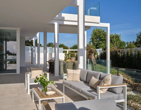 VILLA MODERNA A ESTRENAR LISTA PARA ENTRAR EN VENTA EN MARBELLA