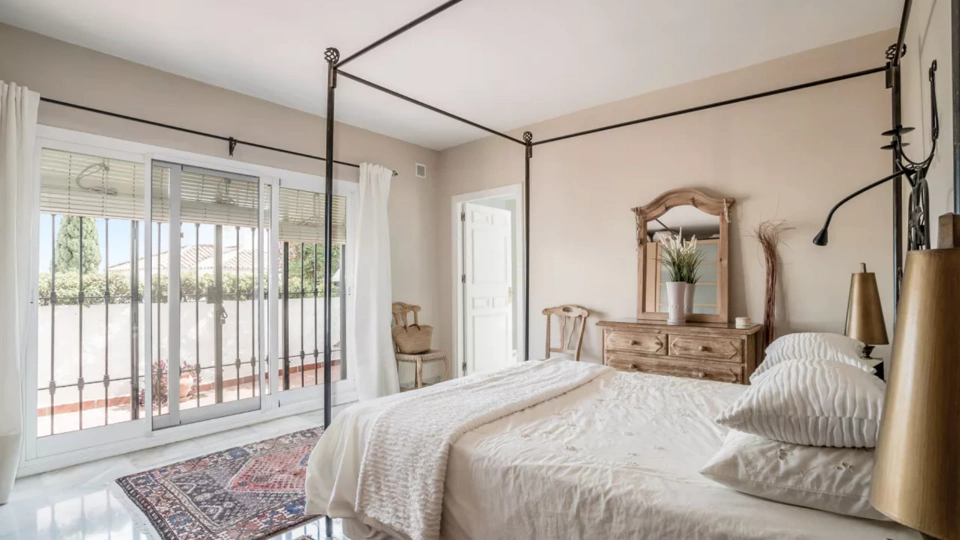 Apartamento en venta en Las Colinas de Marbella, Benahavis