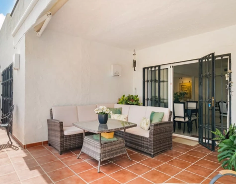 Apartamento en venta en Las Colinas de Marbella, Benahavis