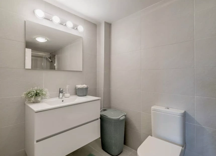 APARTAMENTO DE ESTILO ESPAÑOL CON IMPRESIONANTES VISTAS EN VENTA EN BENAHAVÍS