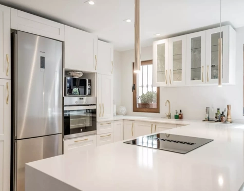 Apartamento en venta en Las Colinas de Marbella, Benahavis