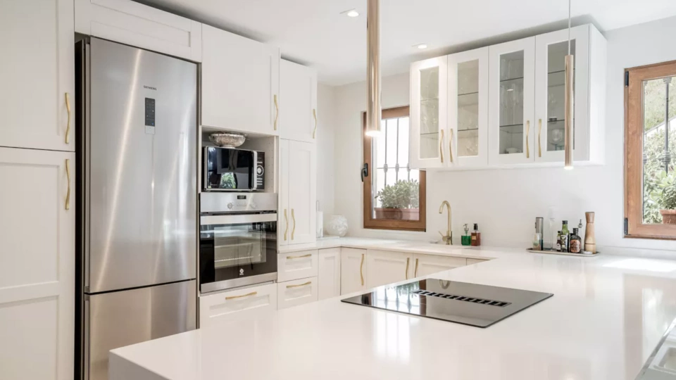 Apartamento en venta en Las Colinas de Marbella, Benahavis
