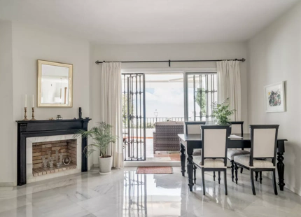 APARTAMENTO DE ESTILO ESPAÑOL CON IMPRESIONANTES VISTAS EN VENTA EN BENAHAVÍS